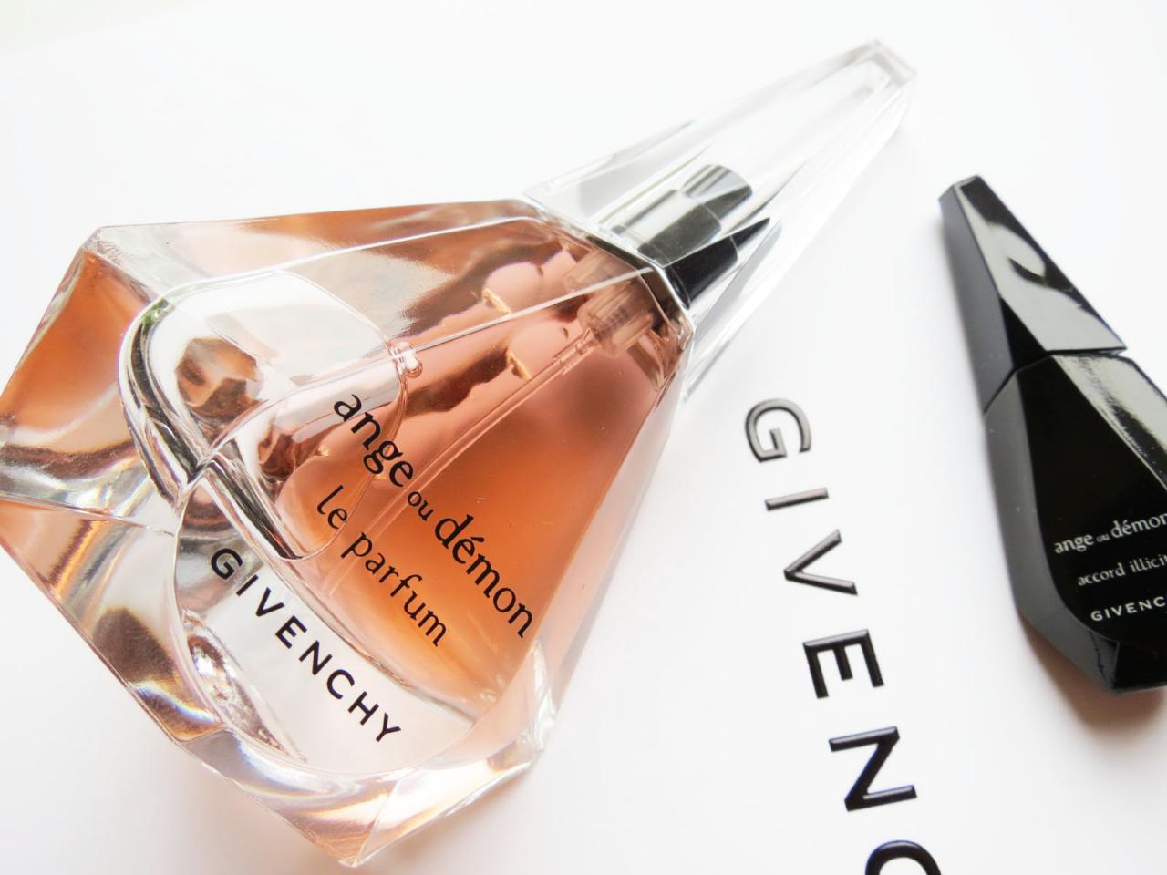 Bộ quà tặng nước hoa Givenchy Le Parfum 40ml & Son Accord Llicite 4ml
