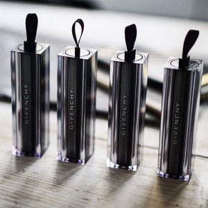 Son givenchy rouge interdit vinyl color ehancing màu noir