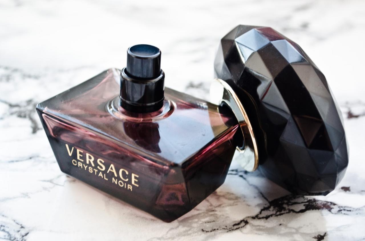 Nước Hoa Versace Crystal Noir Eau De Parfum 90ml