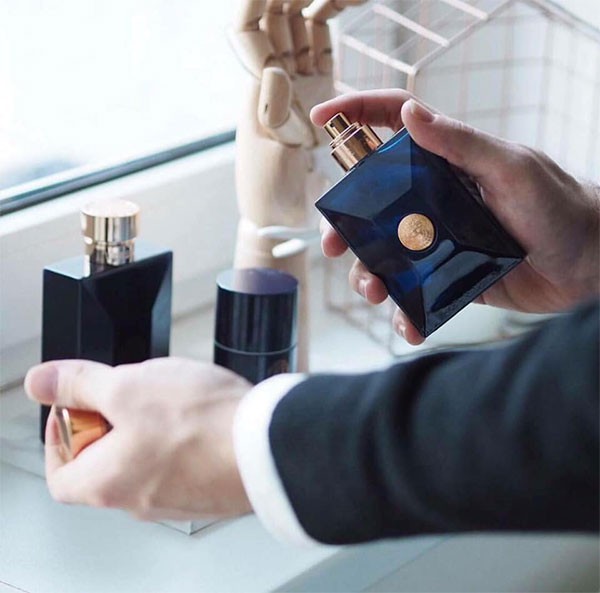 Gel tắm gội nam versace dylan blue perumed bath and shower gel - Ảnh 3