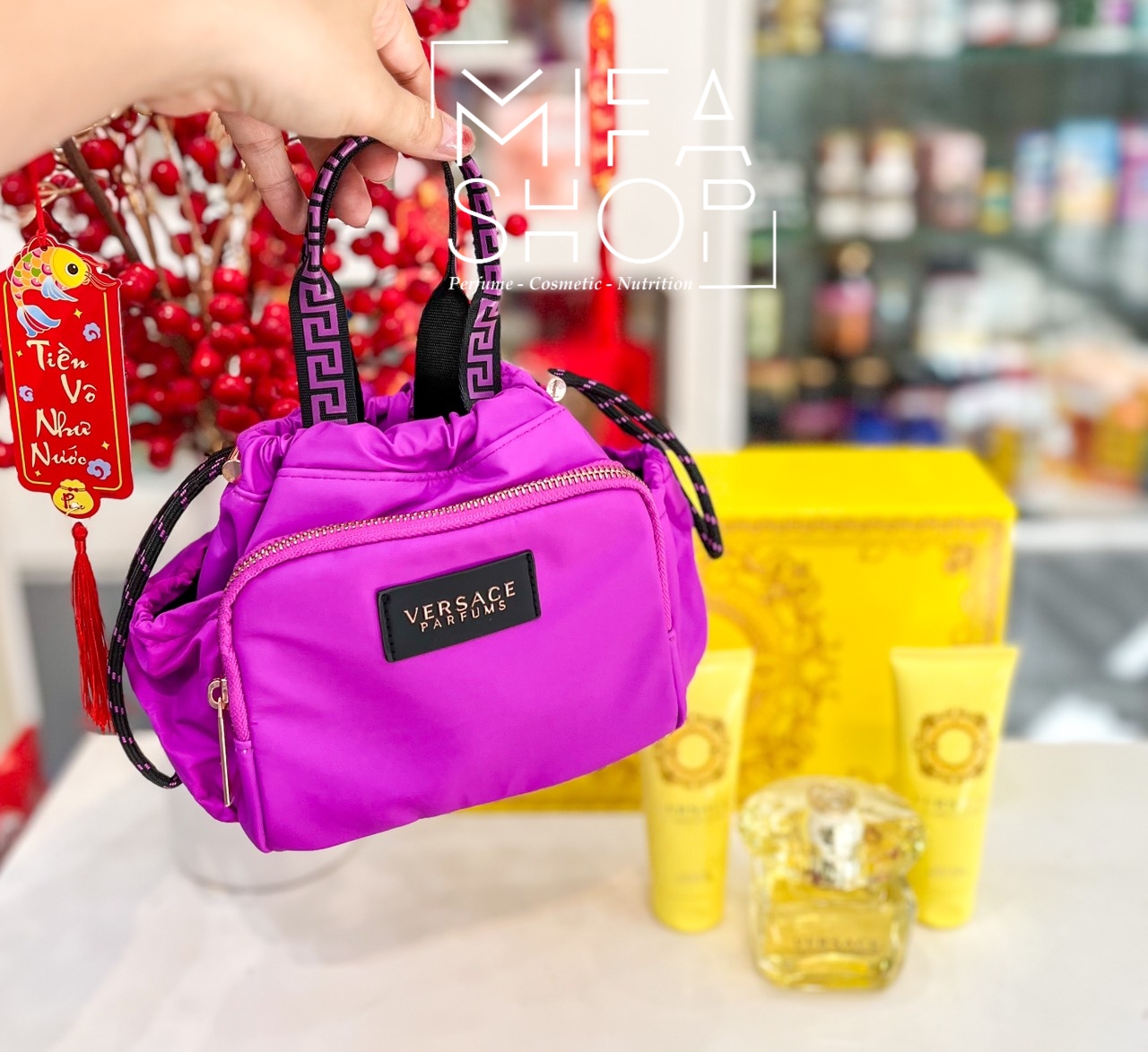 Gifset Versace Yellow Diamond 90ml, lotion 75ml, sữa tắm 75ml, túi tím - Ảnh 2